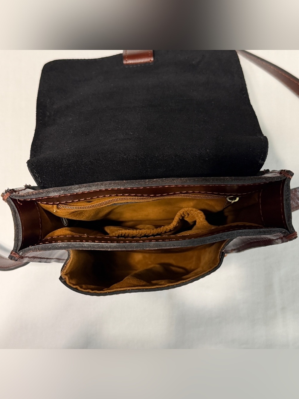 Patricia Nash Lari Leather Crossbody Bag - Picture 3 of 9